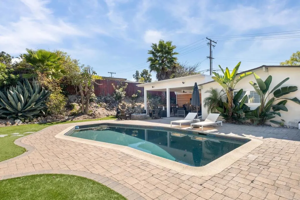 10274 Madrid Way, Spring Valley, California 91977 home-pic-24