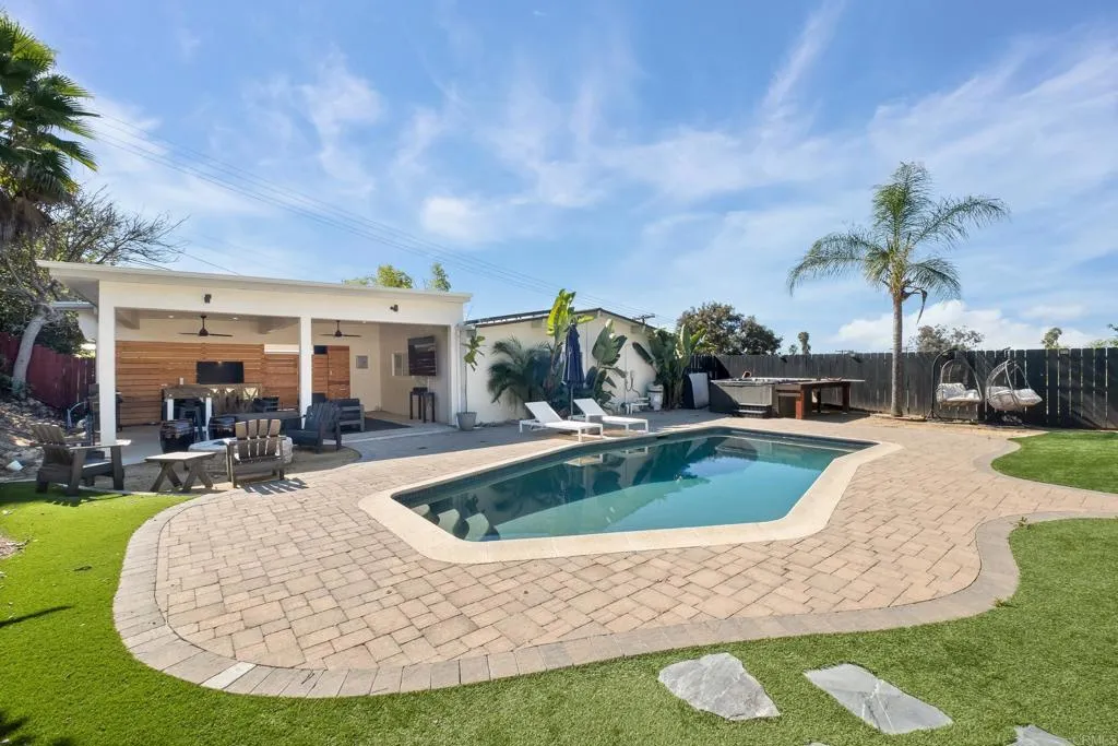 10274 Madrid Way, Spring Valley, California 91977 home-pic-1