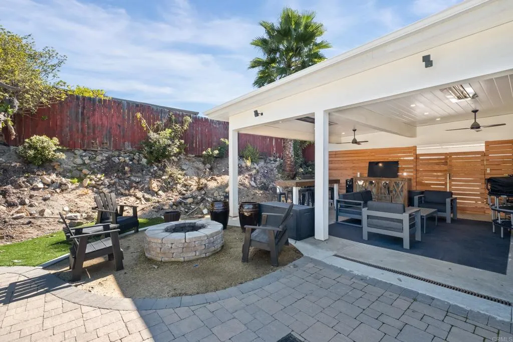 10274 Madrid Way, Spring Valley, California 91977 home-pic-21
