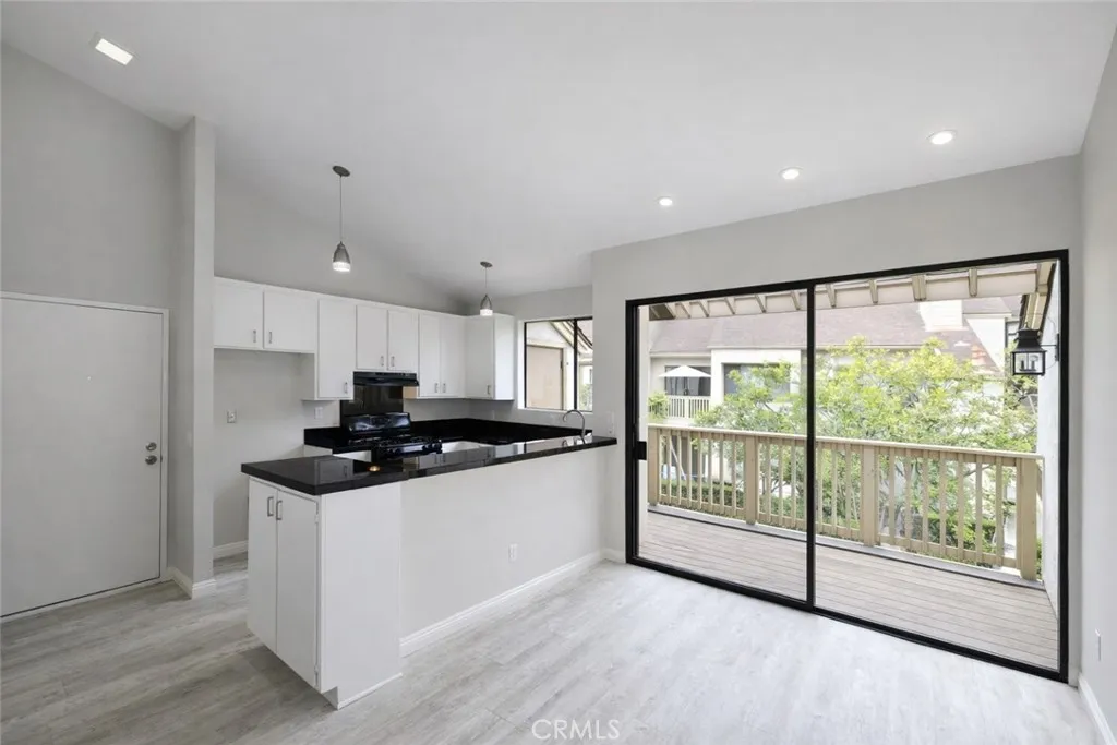 10520 Lakeside N L, Garden Grove, California 92840 home-pic-4