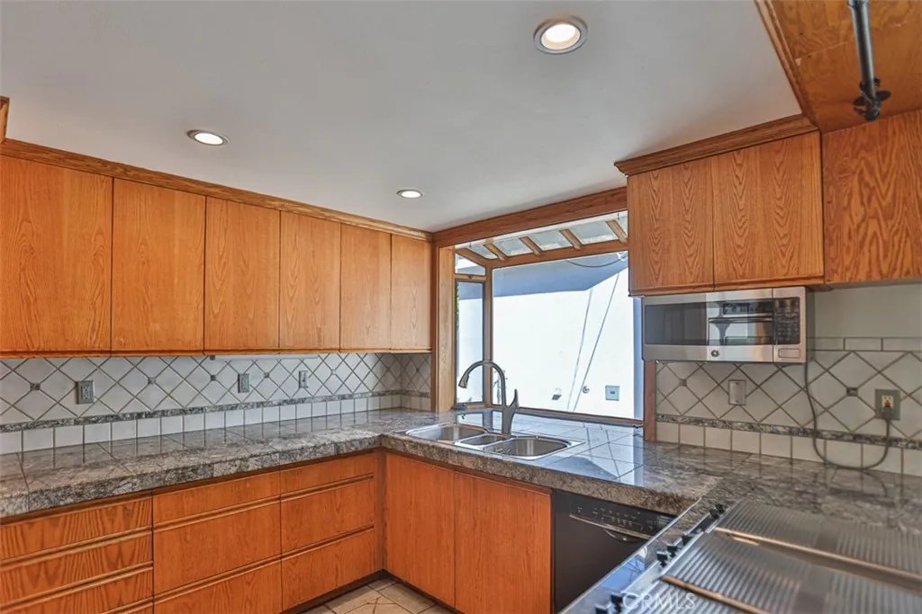 18440 Tamarind, Fountain Valley, California 92708 home-pic-16