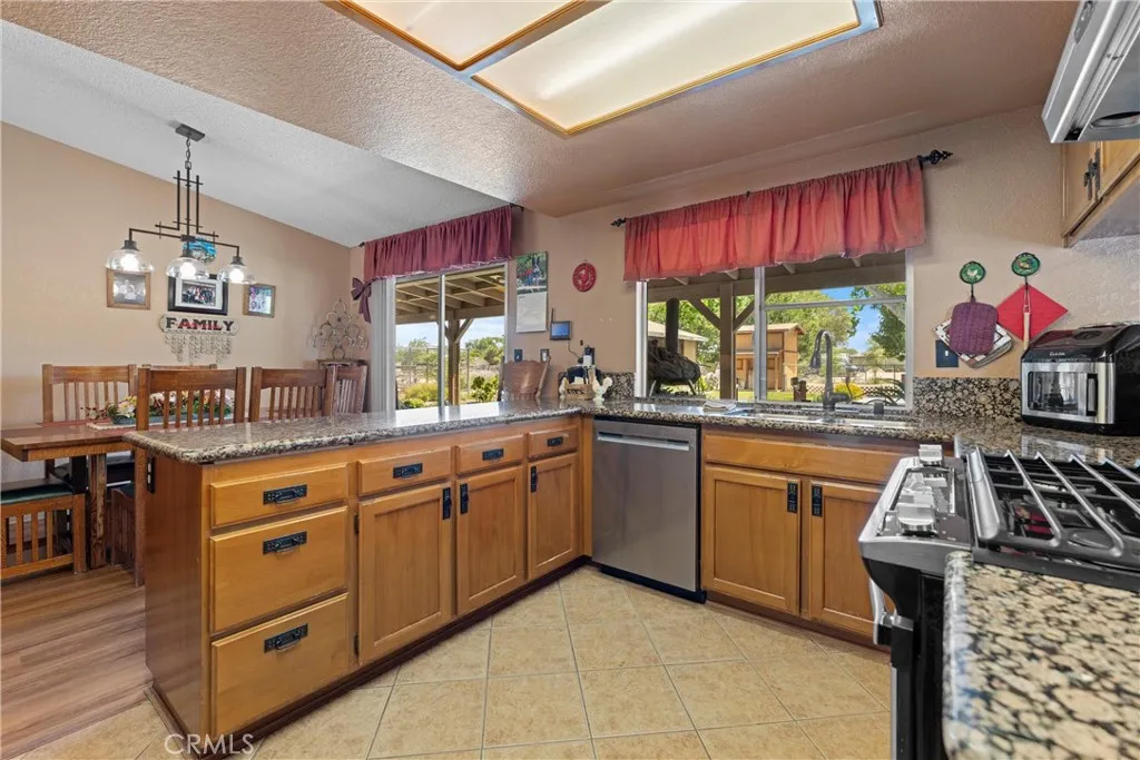 36916 95th Street E, Littlerock, California 93543 home-pic-7