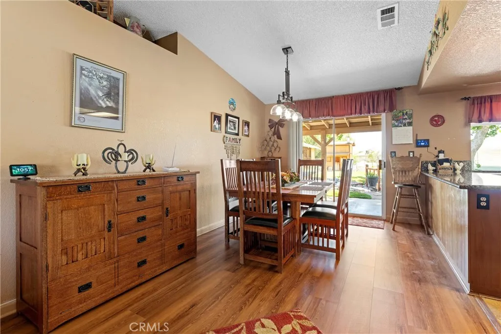 36916 95th Street E, Littlerock, California 93543 home-pic-2