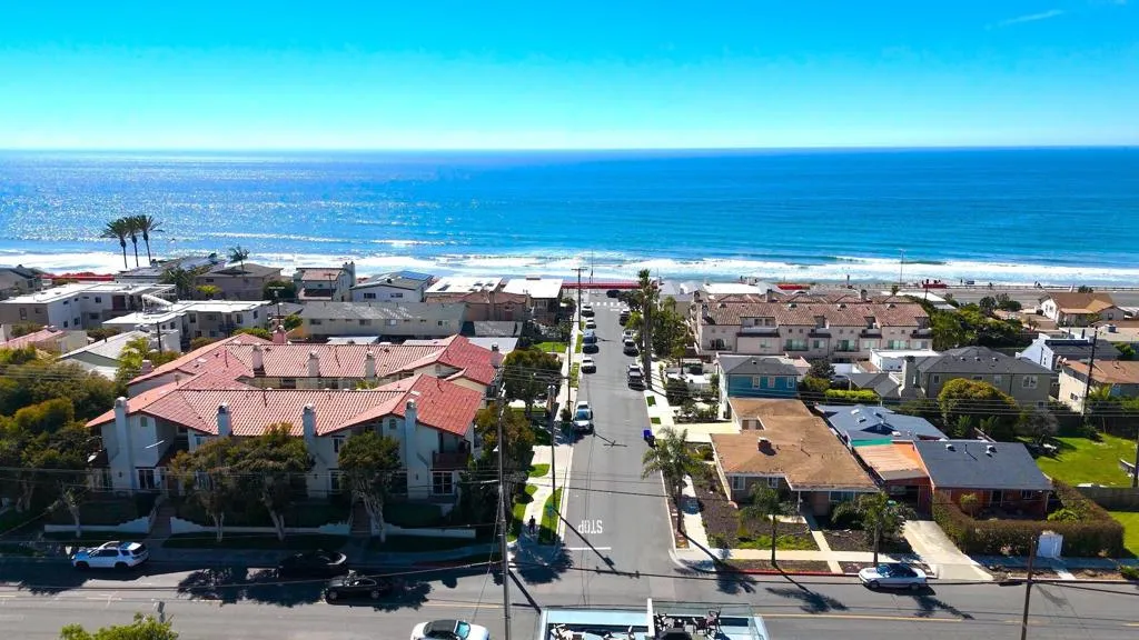 175 Maple Ave 4, Carlsbad, California 92008 home-pic-2