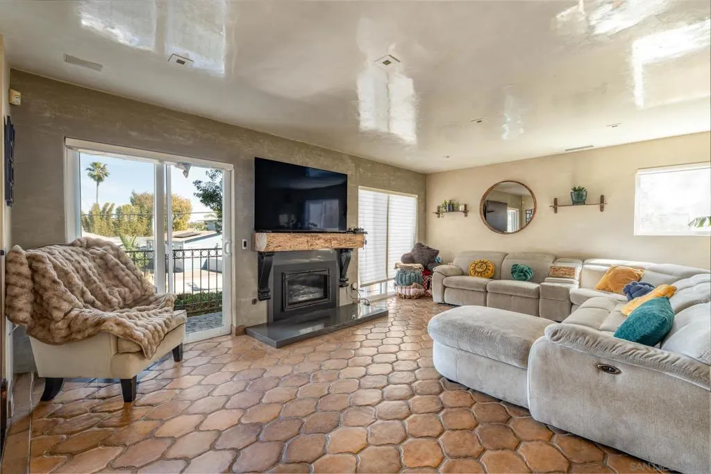 175 Maple Ave 4, Carlsbad, California 92008 home-pic-4