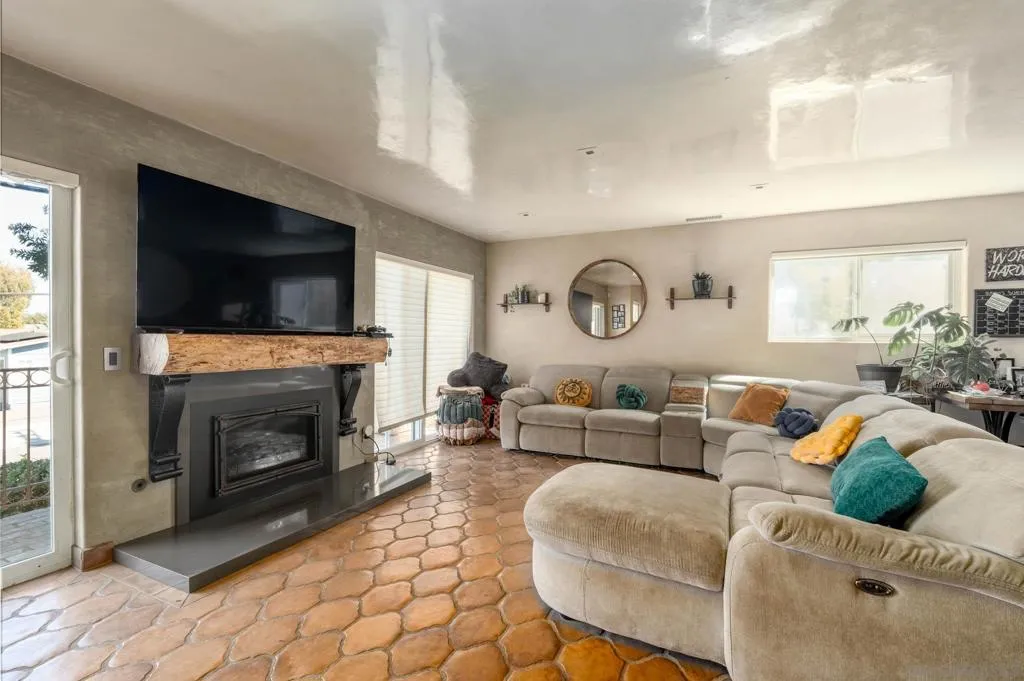 175 Maple Ave 4, Carlsbad, California 92008 home-pic-6