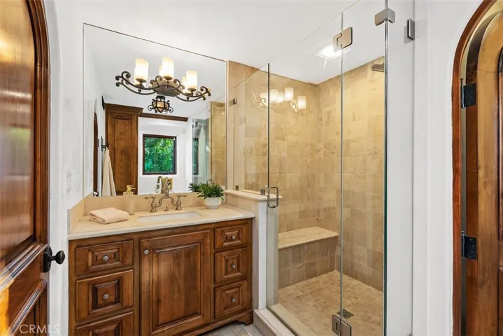  Full bath off hallway