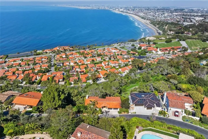 Queen's Necklace View