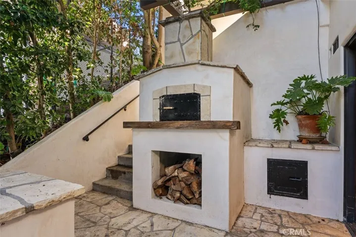 Exterior Kitchen w/ wood fired 60 inch pizza oven