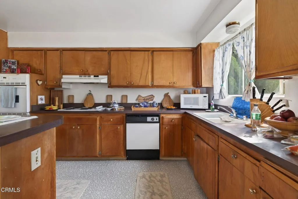 729 Ivywood Drive, Oxnard, California 93030 home-pic-36