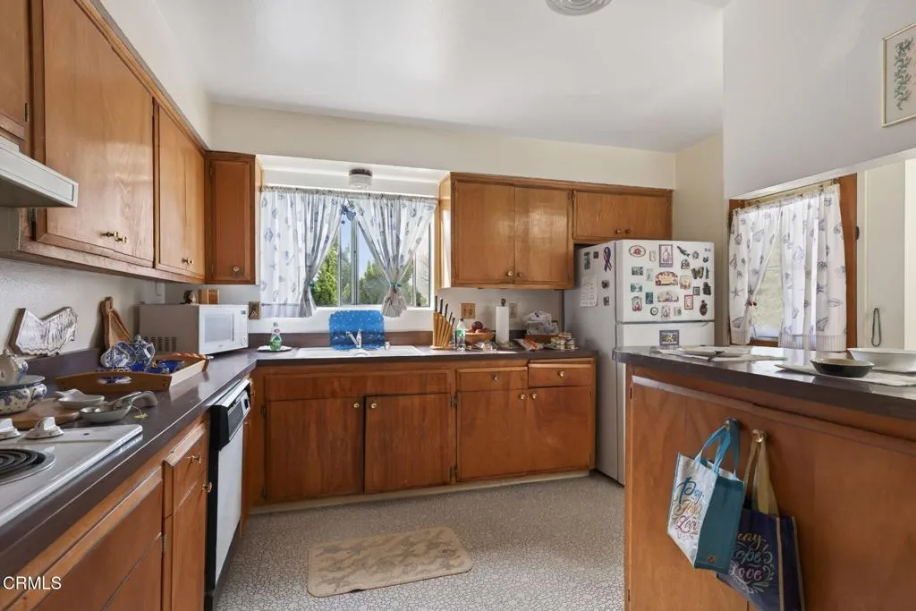 729 Ivywood Drive, Oxnard, California 93030 home-pic-37