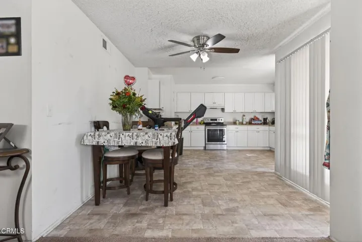 37-web-or-mls-UpmarketMedia-731Ivy-19