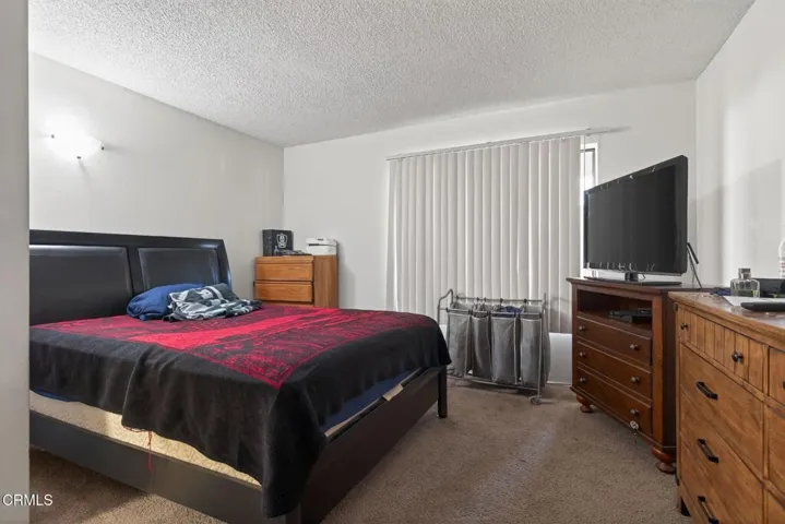 49-web-or-mls-UpmarketMedia-731Ivy-55
