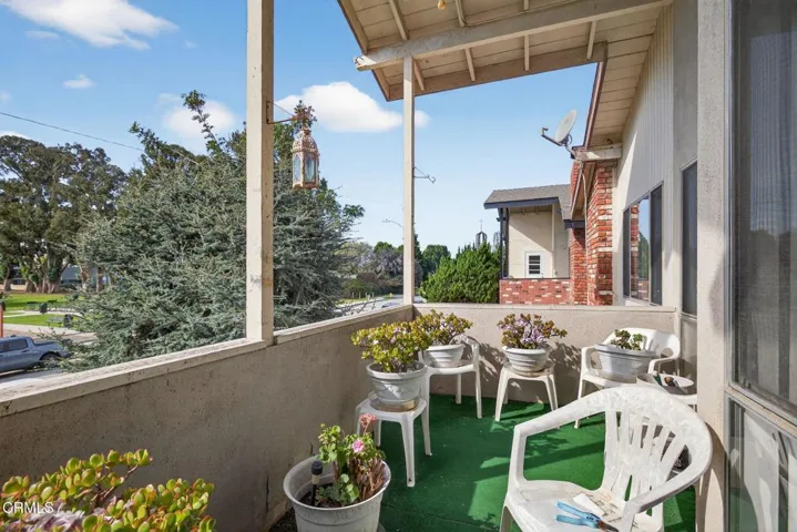 63-web-or-mls-UpmarketMedia-733Ivy-58