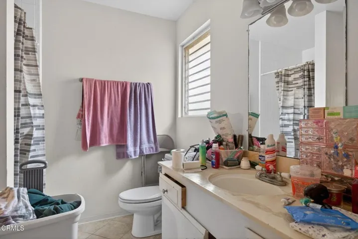 23-web-or-mls-UpmarketMedia-729Ivy-49