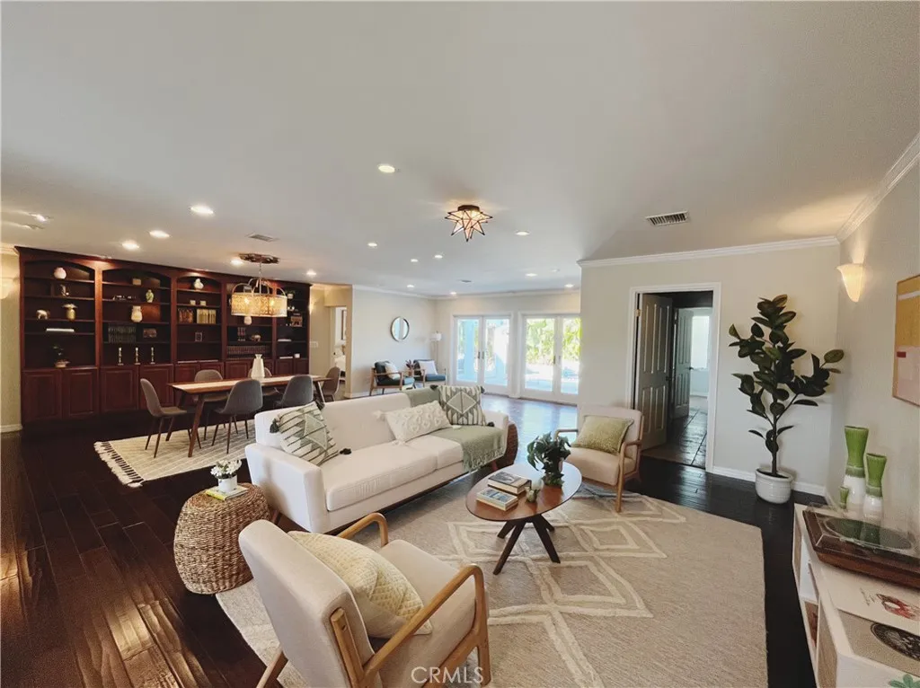 13208 Hansworth Ave, Hawthorne, California 90250 home-pic-4