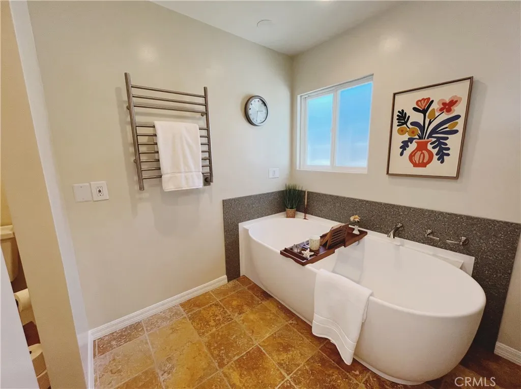 13208 Hansworth Ave, Hawthorne, California 90250 home-pic-11