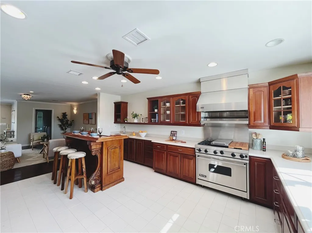 13208 Hansworth Ave, Hawthorne, California 90250 home-pic-2
