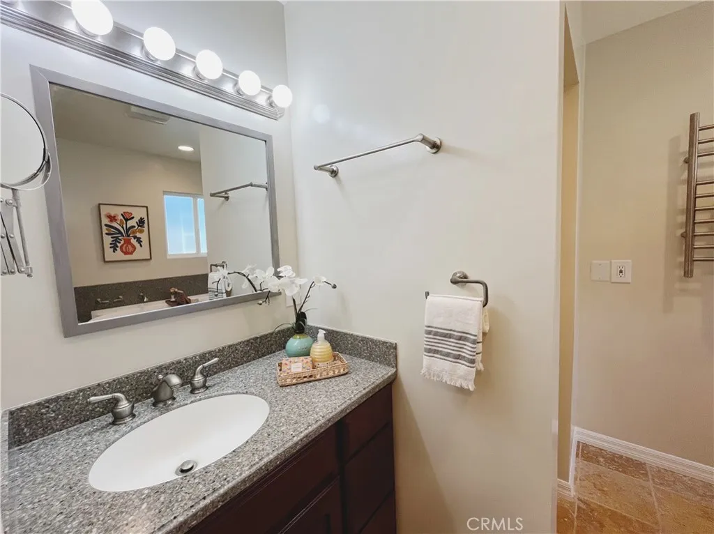 13208 Hansworth Ave, Hawthorne, California 90250 home-pic-10