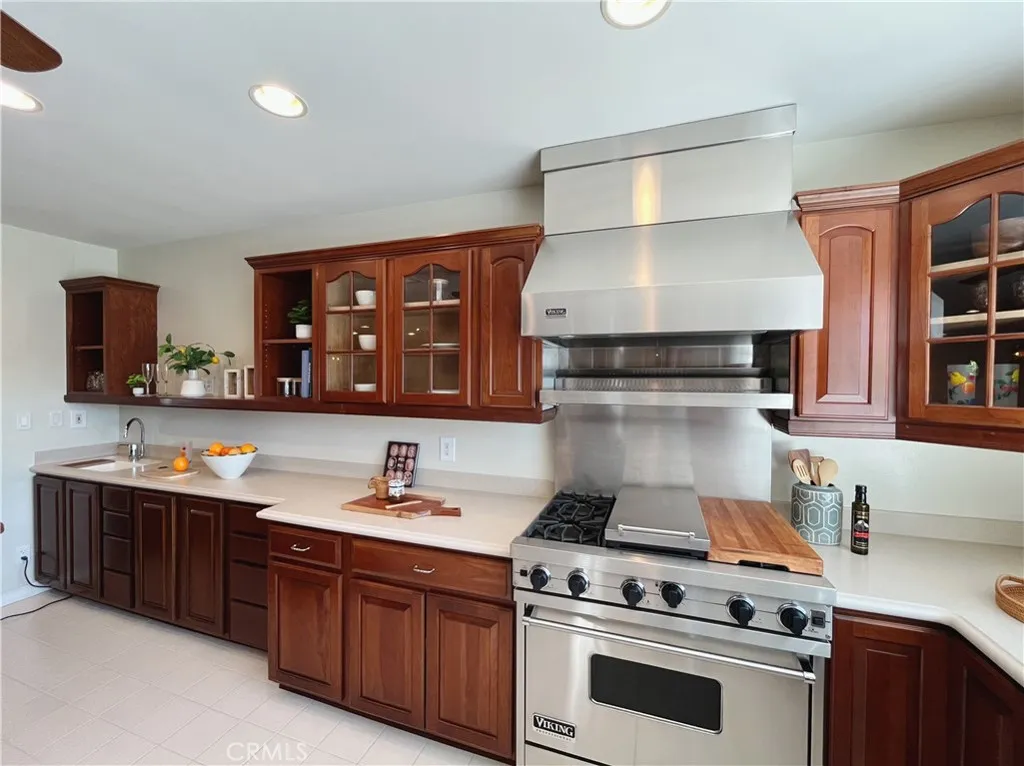 13208 Hansworth Ave, Hawthorne, California 90250 home-pic-3