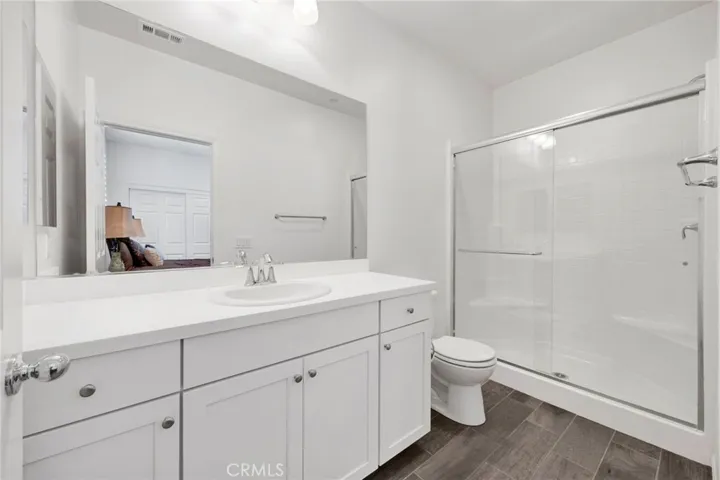 Main Floor En-suite Bathroom