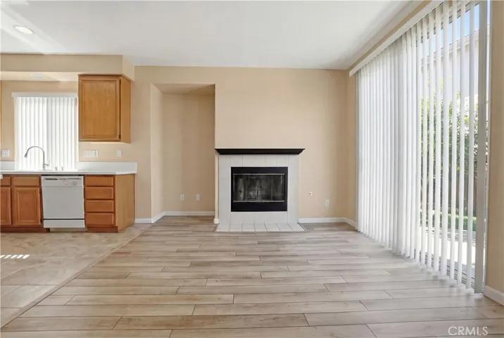 Family room w/Fireplace
