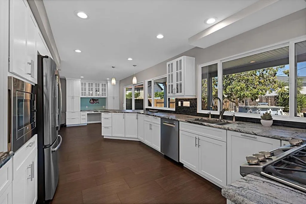 6210 Hannon Court, San Diego, California 92117 home-pic-10