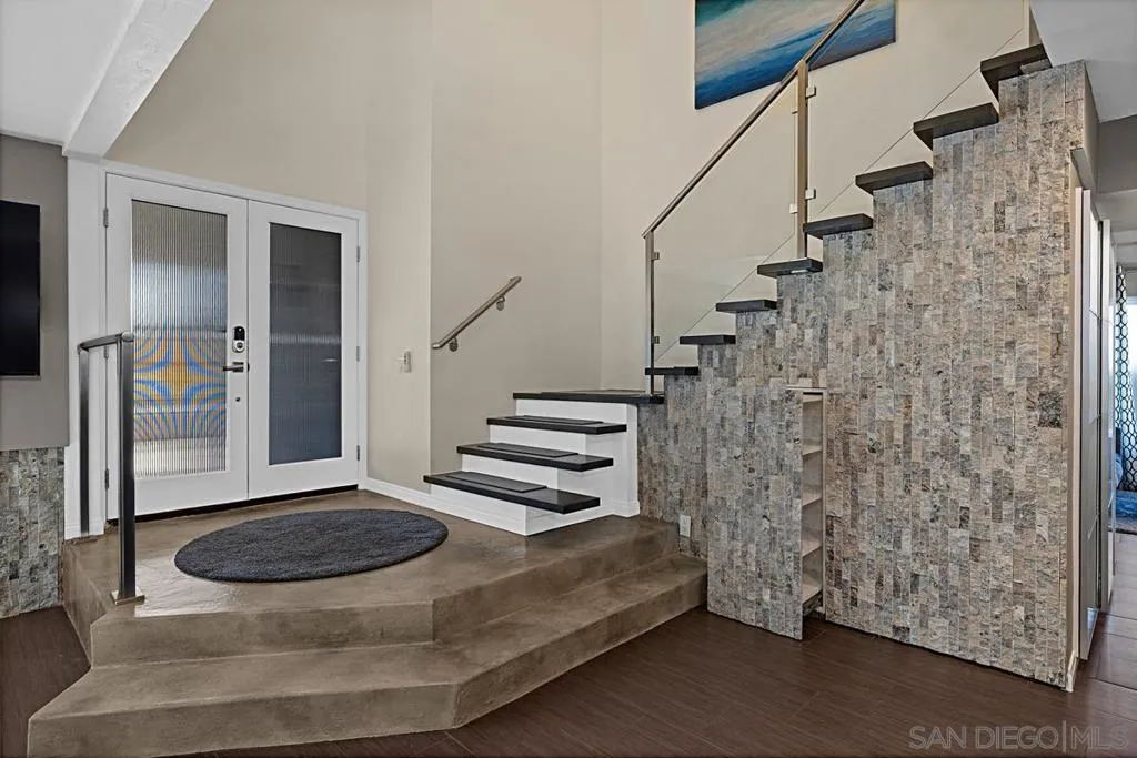 6210 Hannon Court, San Diego, California 92117 home-pic-18