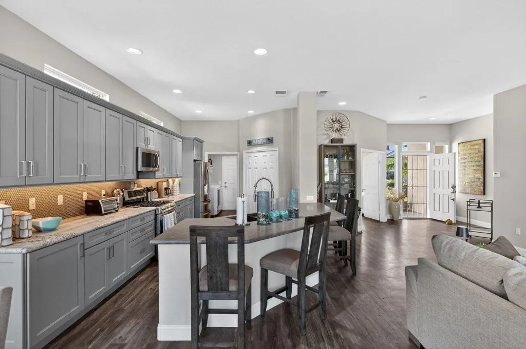 44018 Royal Troon Drive, Indio, California 92201 home-pic-12