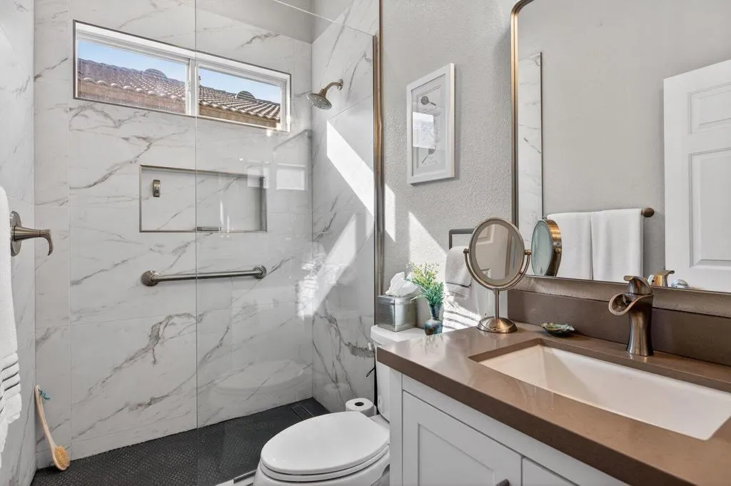 44018 Royal Troon Drive, Indio, California 92201 home-pic-18