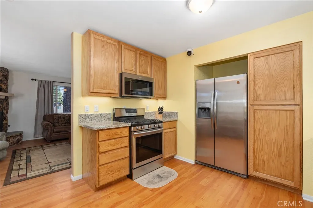 313 Greenspot, Big Bear City, California 92314 home-pic-10