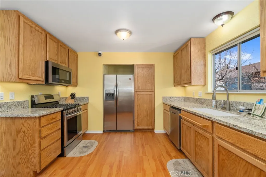 313 Greenspot, Big Bear City, California 92314 home-pic-11