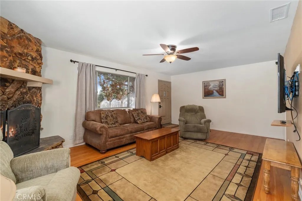 313 Greenspot, Big Bear City, California 92314 home-pic-7
