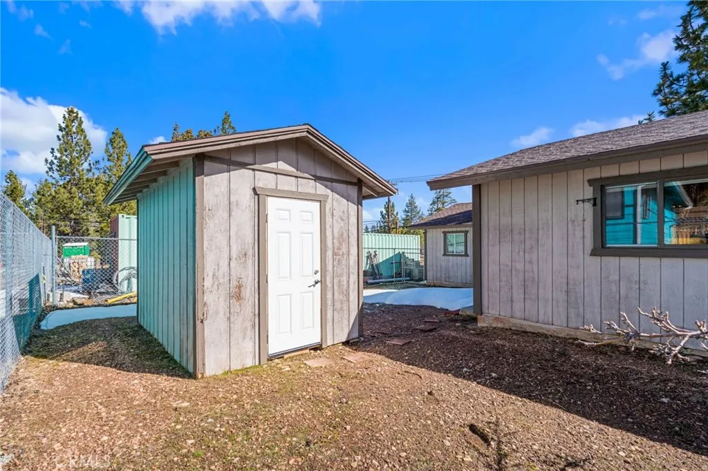 313 Greenspot, Big Bear City, California 92314 home-pic-23