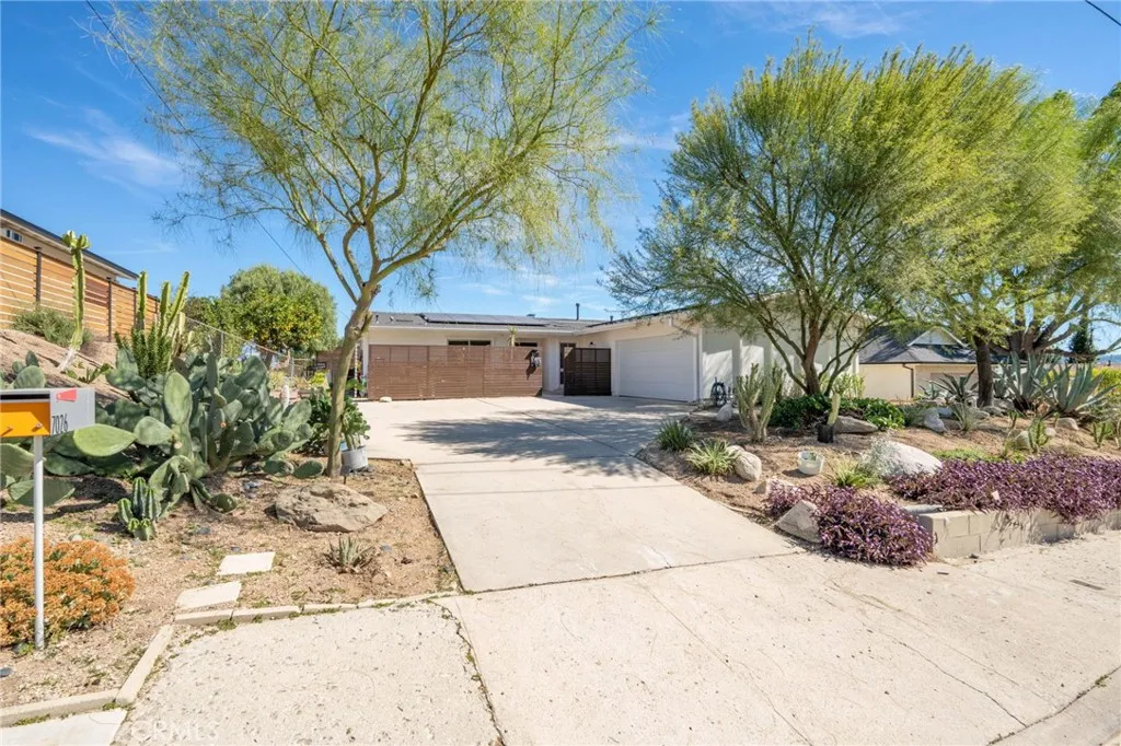 7026 Middlesbury Ridge, West Hills, California 91307 home-pic-1