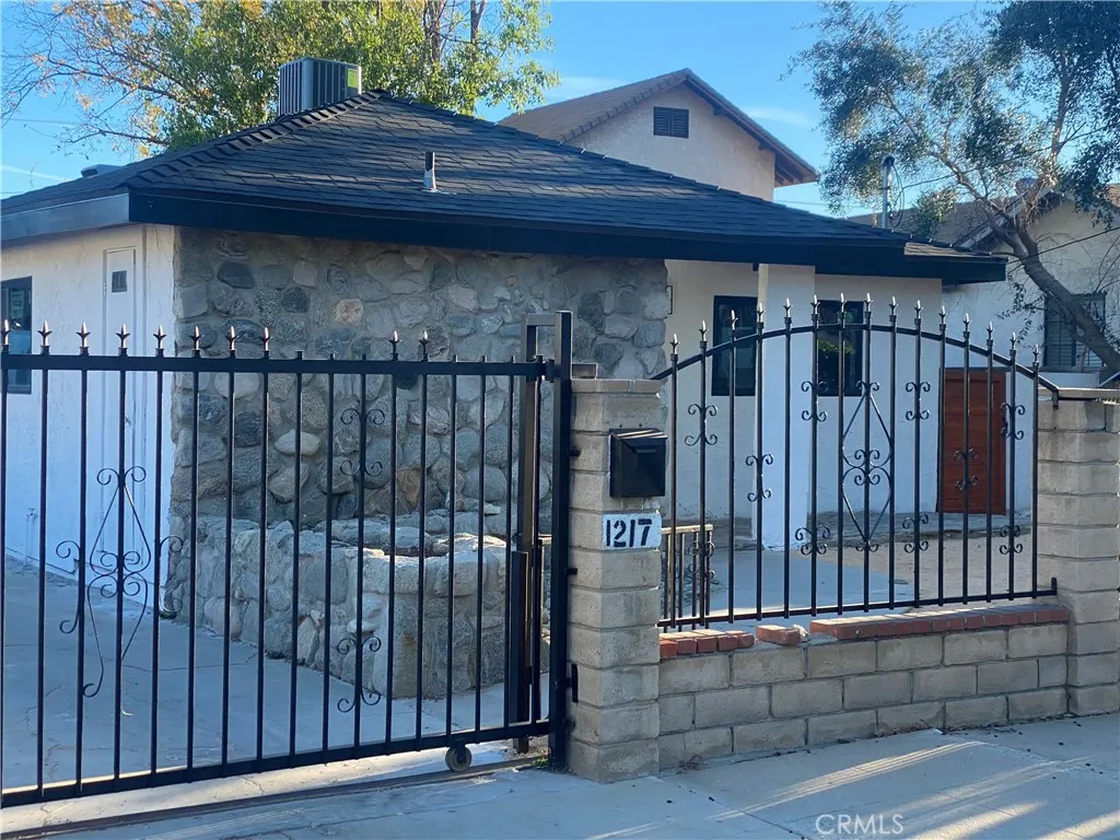 1217 Woodworth, San Fernando, California 91340 home-pic-9