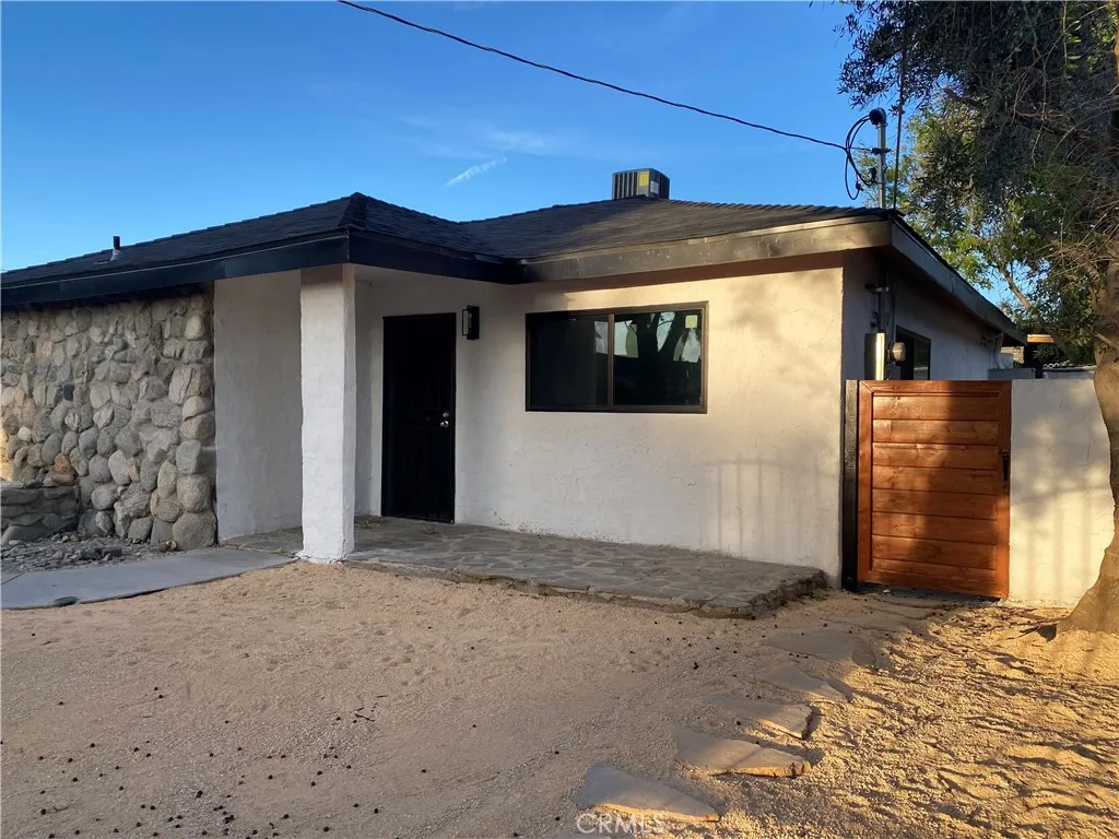 1217 Woodworth, San Fernando, California 91340 home-pic-8