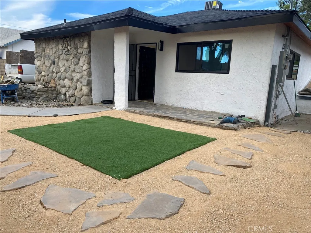 1217 Woodworth, San Fernando, California 91340 home-pic-7