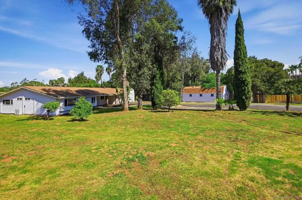 646 Barsby St, Vista, California 92084 home-pic-10
