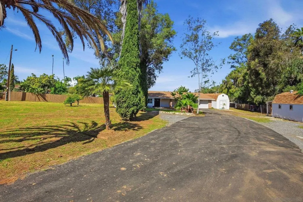 646 Barsby St, Vista, California 92084 home-pic-11