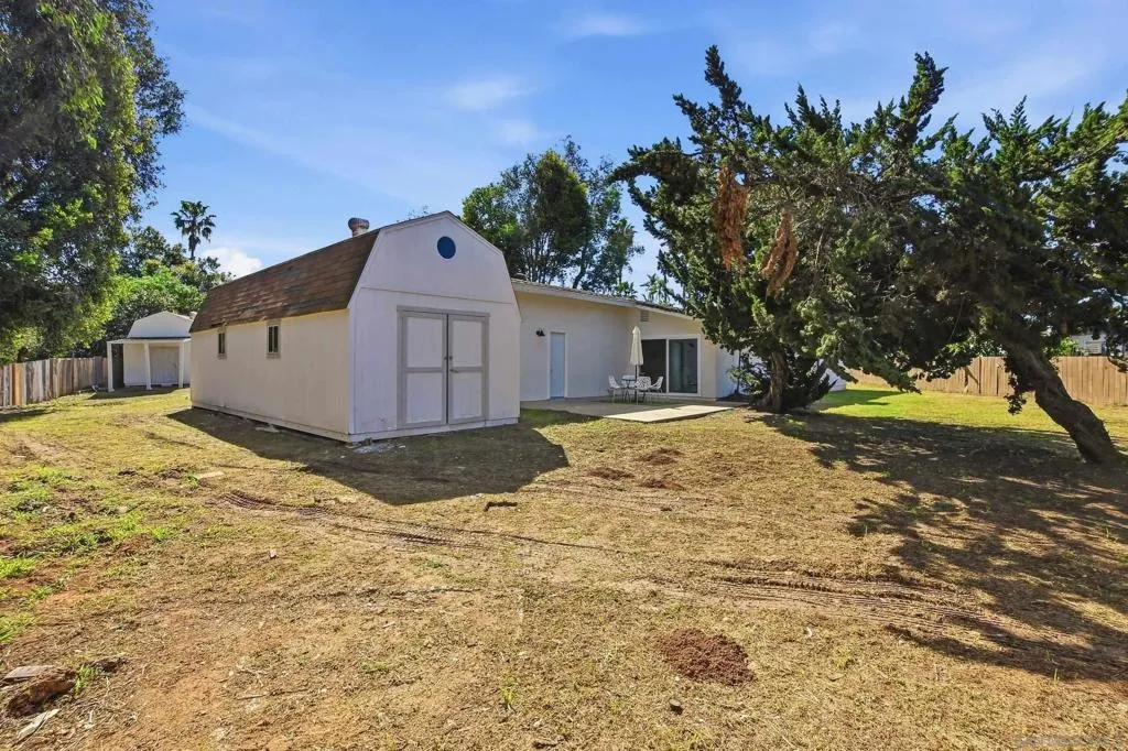 646 Barsby St, Vista, California 92084 home-pic-47