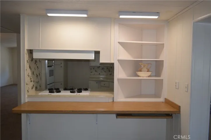 breakfast bar and built in shelves