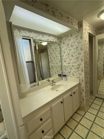 Main bath off of main bedroom