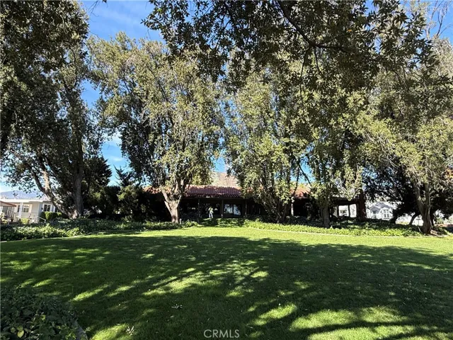Gorgeouse landscape in front of clubhouse