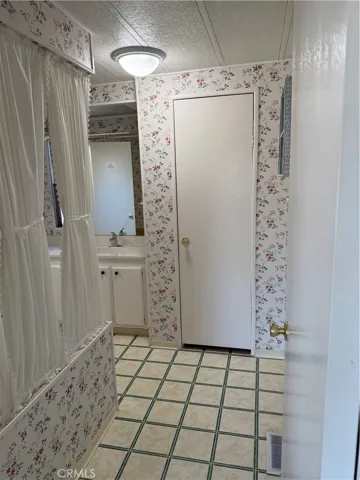 Main bath, closet,