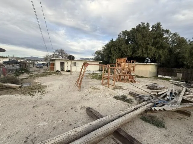 13775 Benton Street, Trona, California 93562 home-pic-19