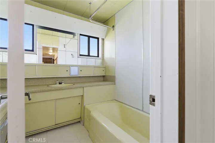 Guest Full Bath