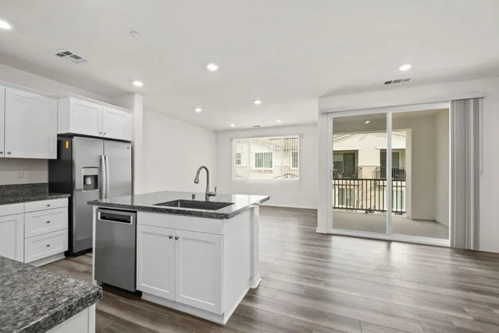 13-16650 Wydnham Ln #4, Fontana - AWV Me