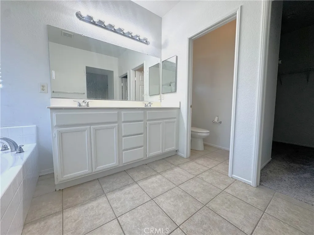 31696 Whitedove Lane, Murrieta, California 92563 home-pic-17