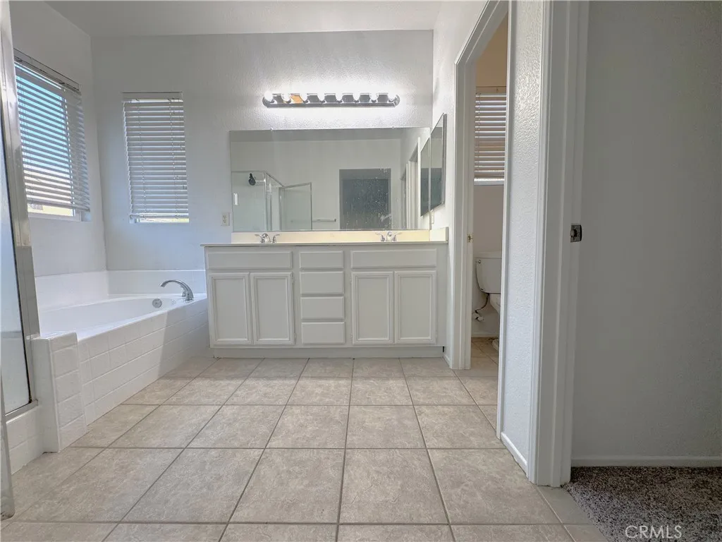 31696 Whitedove Lane, Murrieta, California 92563 home-pic-15